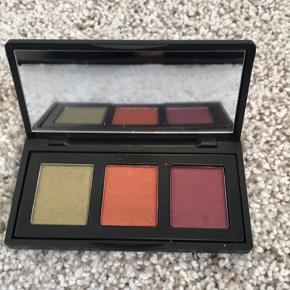 Naked cosmetics eyeshadow palette